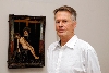Les musées sont des mondes : Jean-Marie Gustave Le Clézio, Portrait au musée du Louvre devant la Pieta de Louis Bréa, (vers 1490- 1495?), département des Peintures, musée du Louvre. © Christian Courrèges
