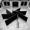 Brancusi – Serra : Richard Serra, 1,2,3,4,5,6,7,8, 1987, acier laminé, huit plaques : 184,8 x 400 x 5,1 cm chacune, collection de l’artiste, photo : Serra Studio, New York