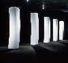 Klein-Byars-Kapoor : James Lee Byars. Concave Figure (JB 192), 1994 Marbre, 5 éléments, 180 x 35 x 40 cm chaque  720 kg chaque Courtesy Michael Werner, New York et Märkisch Wilmersdorf, Allemagne 