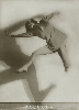 Danser sa vie - Art et danse de 1900 à nos jours : Charlotte Rudolph  Le Saut de Palucca, vers 1922-1923 Bromure d’argent sur papier légèrement citronné des années 1825 - 22,4 x 16,8 cm Collection Centre Pompidou, Musée national d’art moderne  Photo : Adam Rzepka,Centre Pompidou  Diffusion RMN  © Adagp, P