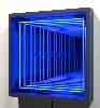 Mouvement et Lumière : Ivan Navarro, Degenerate. 2011. 84 x 84 x 18 cm. Néon bleu, plexiglas, bois, miroir, miroir sans tain, éléctricité. © Courtesy de la Galerie Templon