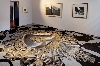 Sur mesures : Salle Orphée : esquisse pour Orphée aux enfers, JACQUES RÉATTU, 1792 ; 2 photographies de LUCIEN CLERGUE : Tournage du Testament d'Orphée de Jean Cocteau, 1959 © SAIF 2011 ; moquette CHRISTIAN LACROIX, 2008. Ph. FRANTA BARTON
