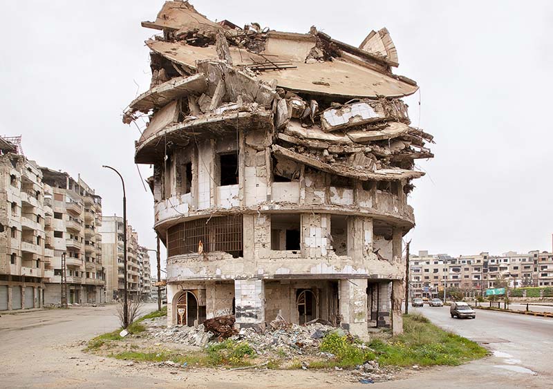 Mathieu Pernot. La ruine de sa demeure : Mathieu Pernot, Homs, 2020