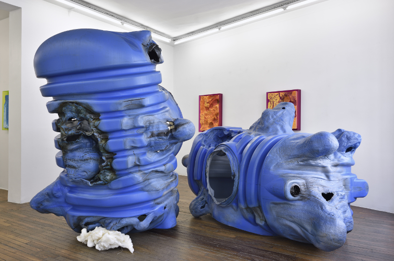 Anita Molinero. La Grosse Bleue : Anita Molinero, La Grosse bleue H, 2007-2017 Polypropylène, Pièce unique, Vue de l’exposition