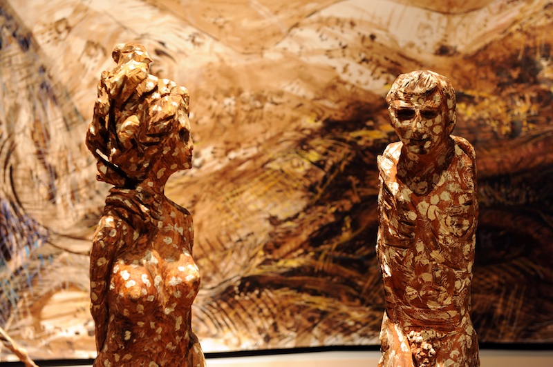 Coskun : Grappe I (homme), Grappe II (femme), 2009, bois polychrome, 153 x 110 x 60 cm et 160 x 65 x 25 cm