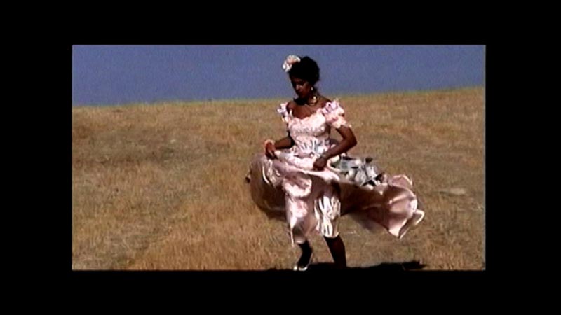 Elle était une fois : Tracey Emin, Sometimes the dress is worth more money than the money, 2000-2001. Durée 4 min, DVD-R, pal, couleur, sonore. Courtesy de l’artiste. Collection les Abattoirs / Frac Midi-Pyrénées.