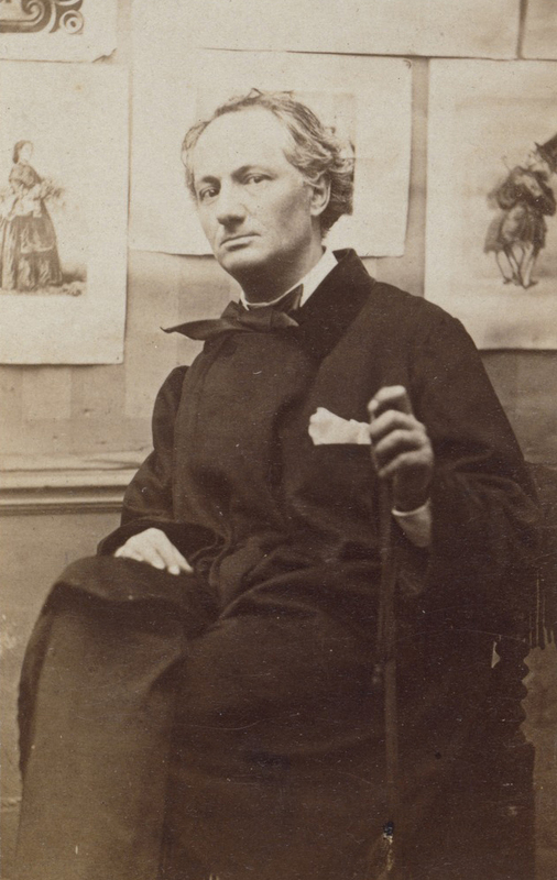 Baudelaire, la modernité mélancolique : Portrait de Baudelaire « aux gravures », par Étienne Carjat, vers octobre 1863, BnF, dpt.des Estampes et de la photographie, © BnF