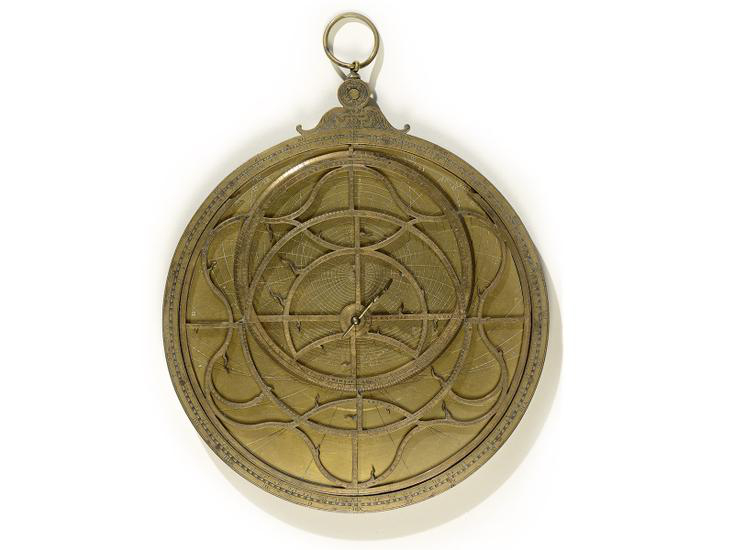 Lyon Renaissance. Arts et Humanisme : Jean Naze Astrolabe planisphérique. 1553, laiton doré 24x20.5. © Lyon MBAL photo : Alain Basset
