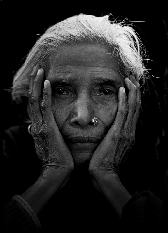 NEPAL. Réfugiée bhoutanaise Tirage noir et blanc 20 x 27 signé, encadré 50 x 68 cm, série limitée à 5 exemplaires.  (© Pat De Wilde)